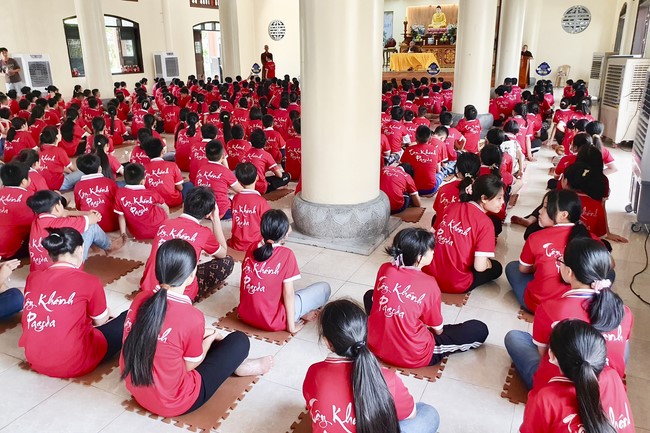 Last day of Teenage Retreat in summer at Tay Khanh pagoda