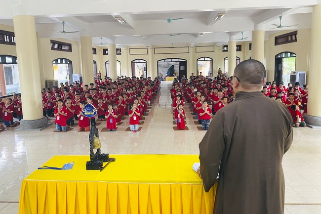 Last day of Teenage Retreat in summer at Tay Khanh pagoda