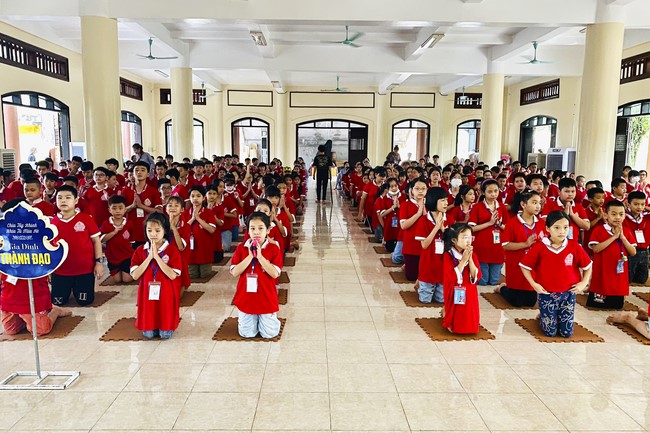 Last day of Teenage Retreat in summer at Tay Khanh pagoda