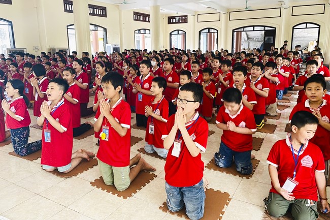 Last day of Teenage Retreat in summer at Tay Khanh pagoda