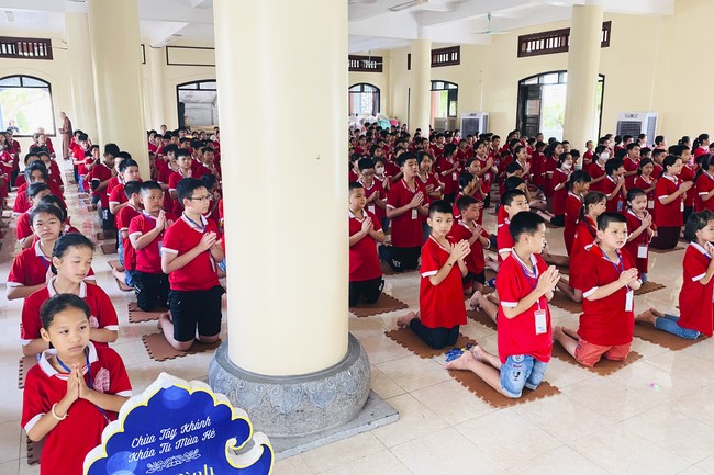 Last day of Teenage Retreat in summer at Tay Khanh pagoda