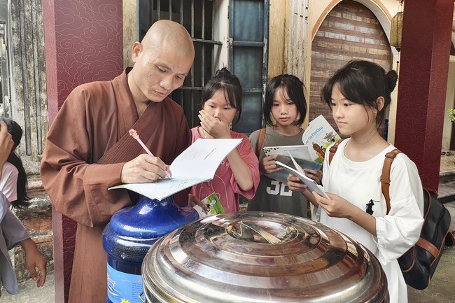 Last day of Teenage Retreat in summer at Tay Khanh pagoda