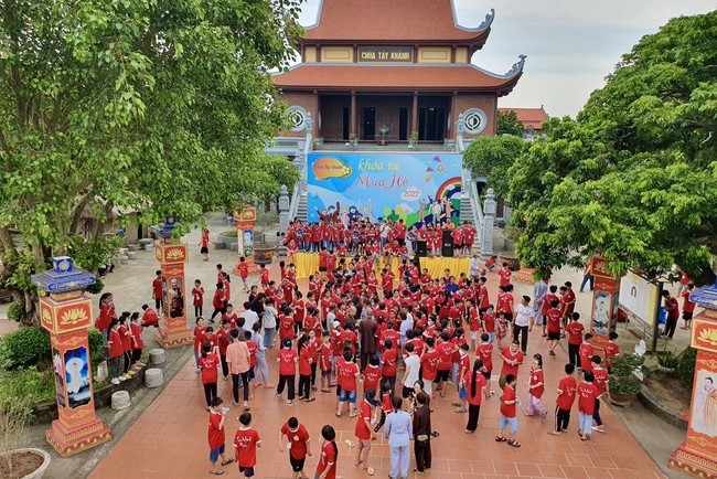 Last day of Teenage Retreat in summer at Tay Khanh pagoda