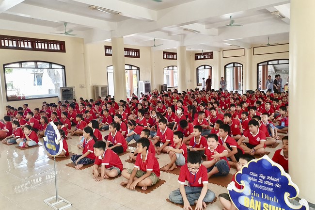 Last day of Teenage Retreat in summer at Tay Khanh pagoda