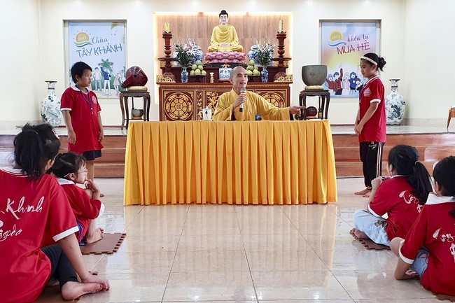Last day of Teenage Retreat in summer at Tay Khanh pagoda