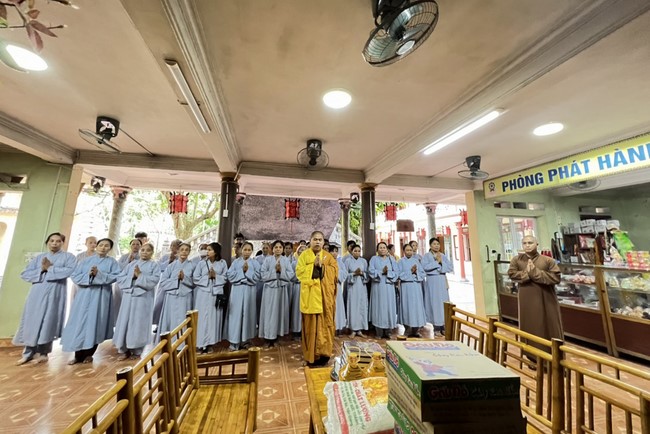 Dong Cao Pagoda offering to Rain-retreat schools