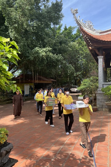 Dong Cao Pagoda offering to Rain-retreat schools