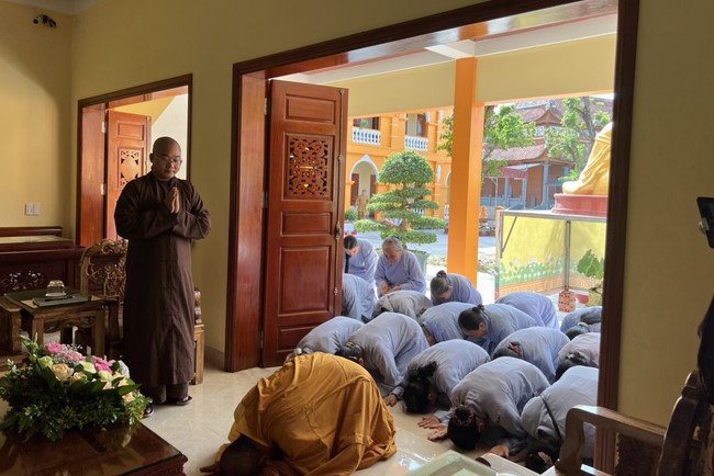 Dong Cao Pagoda offering to Rain-retreat schools