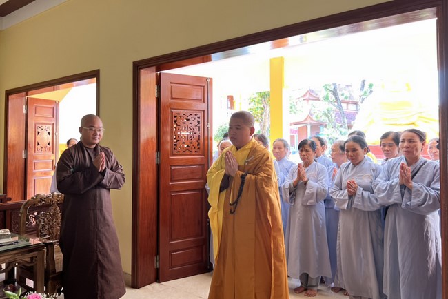 Dong Cao Pagoda offering to Rain-retreat schools