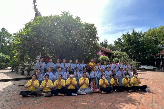 Dong Cao Pagoda offering to Rain-retreat schools