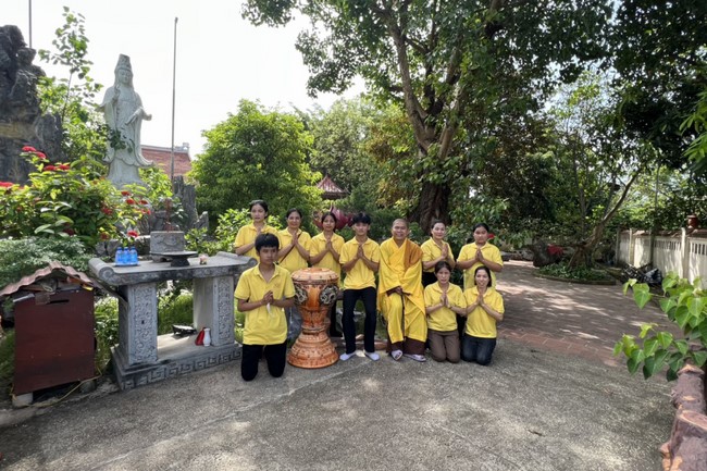 Dong Cao Pagoda offering to Rain-retreat schools
