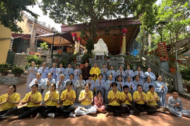 Dong Cao Pagoda offering to Rain-retreat schools