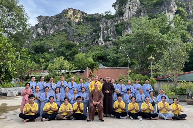 Dong Cao Pagoda offering to Rain-retreat schools