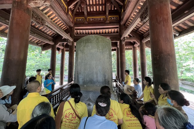 Dong Cao Pagoda offering to Rain-retreat schools