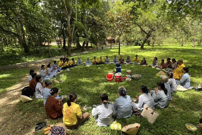 Dong Cao Pagoda offering to Rain-retreat schools