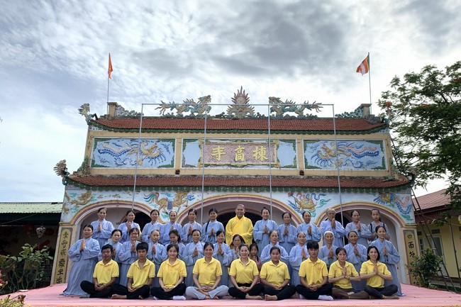 Dong Cao Pagoda offering to Rain-retreat schools