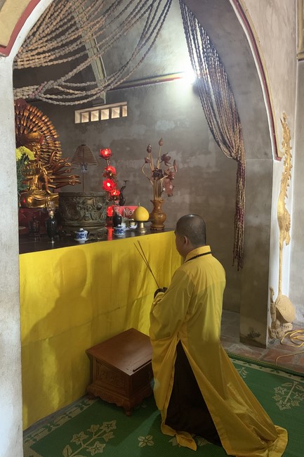 Dong Cao Pagoda offering to Rain-retreat schools