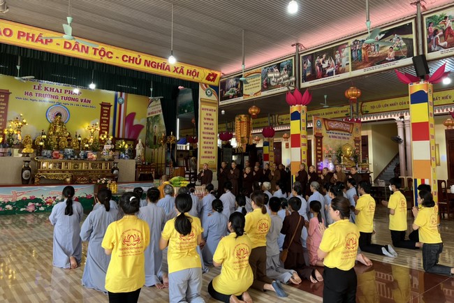 Dong Cao Pagoda offering to Rain-retreat schools