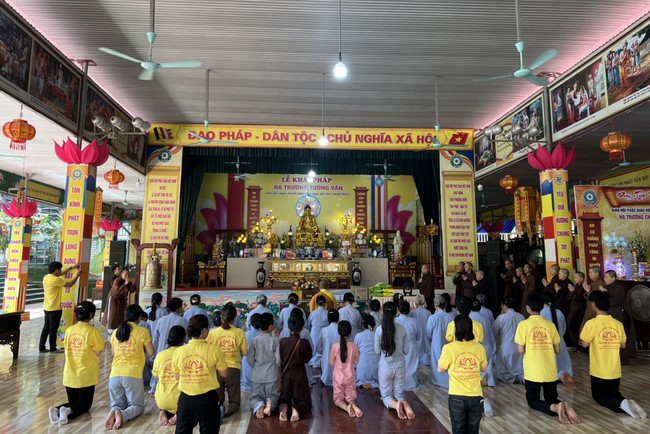 Dong Cao Pagoda offering to Rain-retreat schools