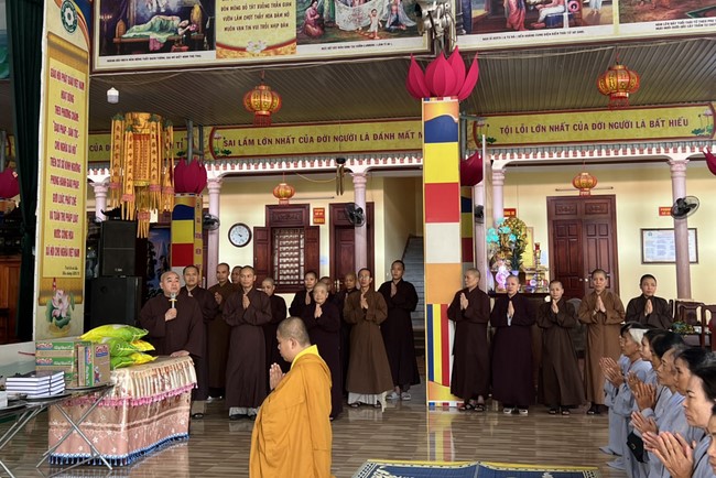Dong Cao Pagoda offering to Rain-retreat schools