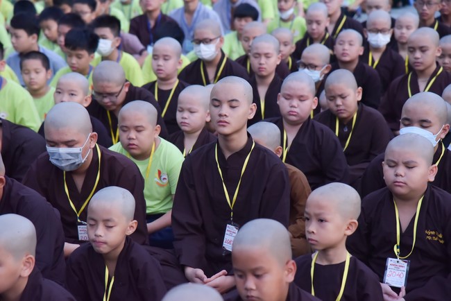 The second day of Temporary ordination retreat for Children in Summer