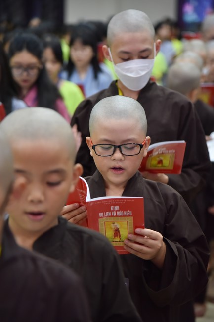 The second day of Temporary ordination retreat for Children in Summer