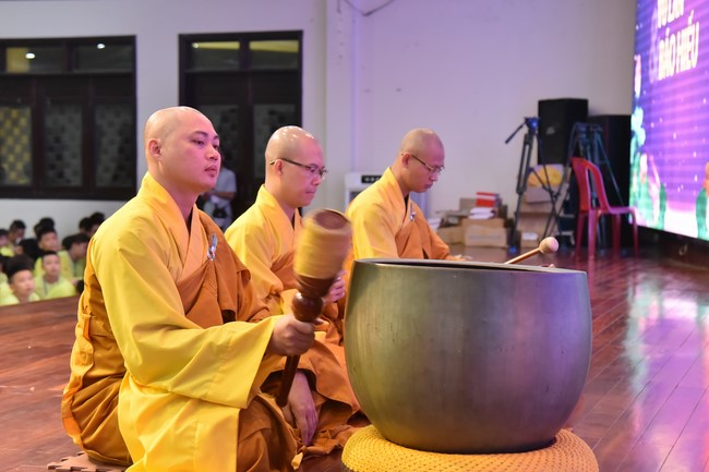 The second day of Temporary ordination retreat for Children in Summer