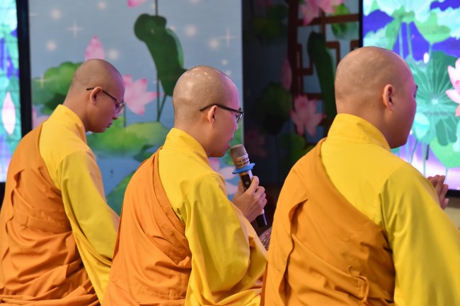 The second day of Temporary ordination retreat for Children in Summer