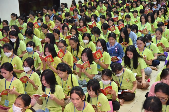 The second day of Temporary ordination retreat for Children in Summer