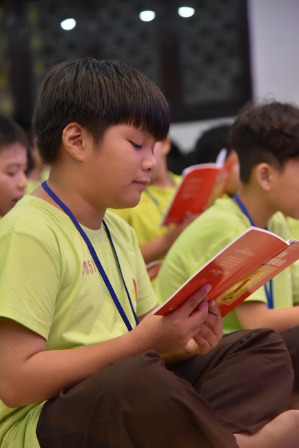 The second day of Temporary ordination retreat for Children in Summer