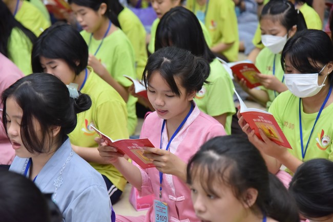 The second day of Temporary ordination retreat for Children in Summer