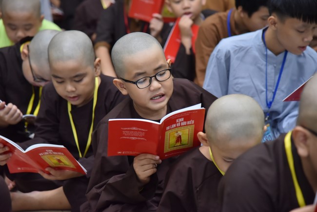 The second day of Temporary ordination retreat for Children in Summer