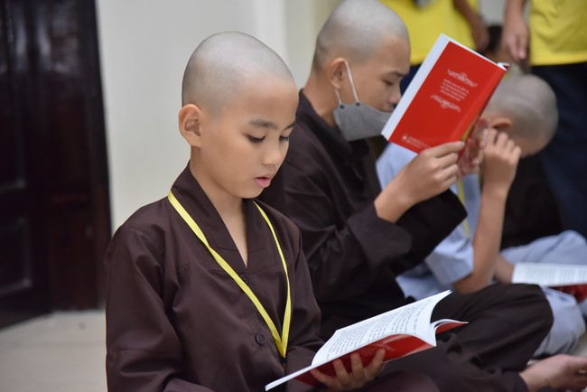 The second day of Temporary ordination retreat for Children in Summer