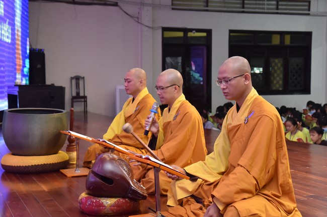 The second day of Temporary ordination retreat for Children in Summer