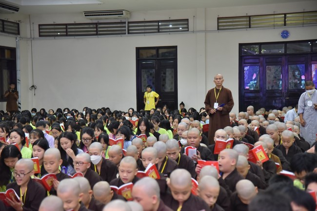 The second day of Temporary ordination retreat for Children in Summer