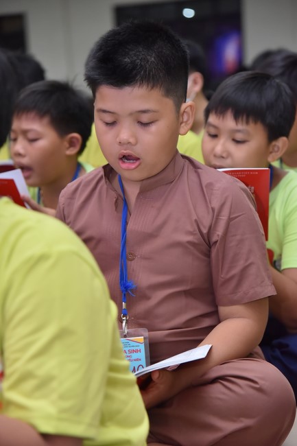 The second day of Temporary ordination retreat for Children in Summer