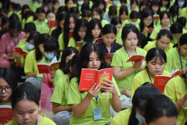 The second day of Temporary ordination retreat for Children in Summer