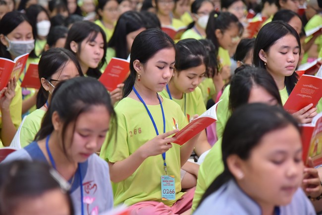 The second day of Temporary ordination retreat for Children in Summer