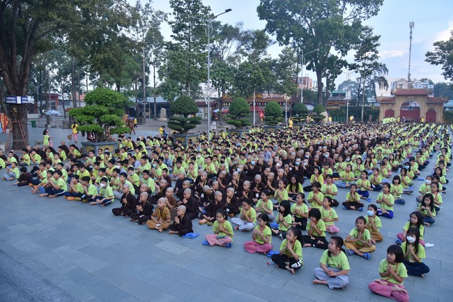 The second day of Temporary ordination retreat for Children in Summer