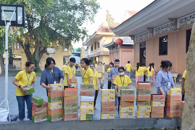 The second day of Temporary ordination retreat for Children in Summer