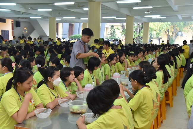 The second day of Temporary ordination retreat for Children in Summer