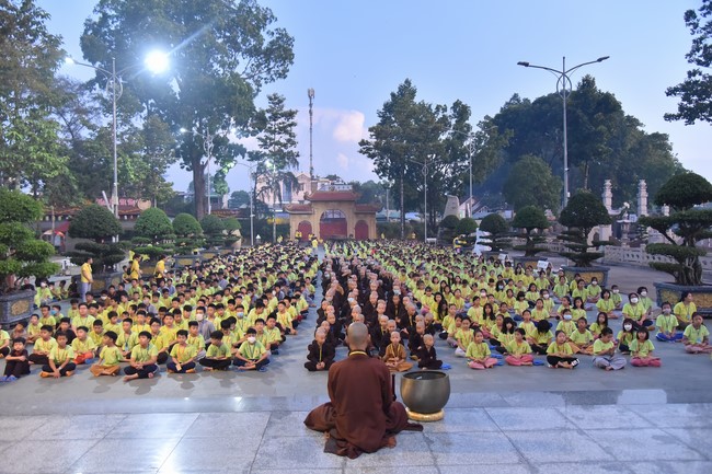The second day of Temporary ordination retreat for Children in Summer