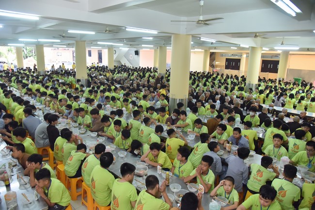 The second day of Temporary ordination retreat for Children in Summer