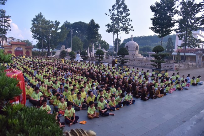 The second day of Temporary ordination retreat for Children in Summer