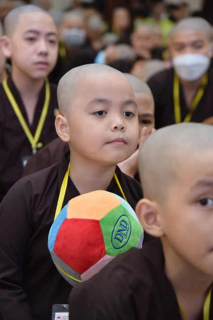 The second day of Temporary ordination retreat for Children in Summer