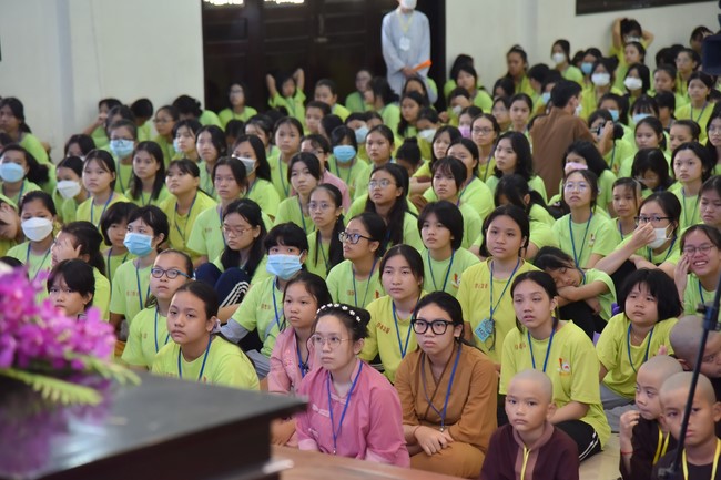 The second day of Temporary ordination retreat for Children in Summer