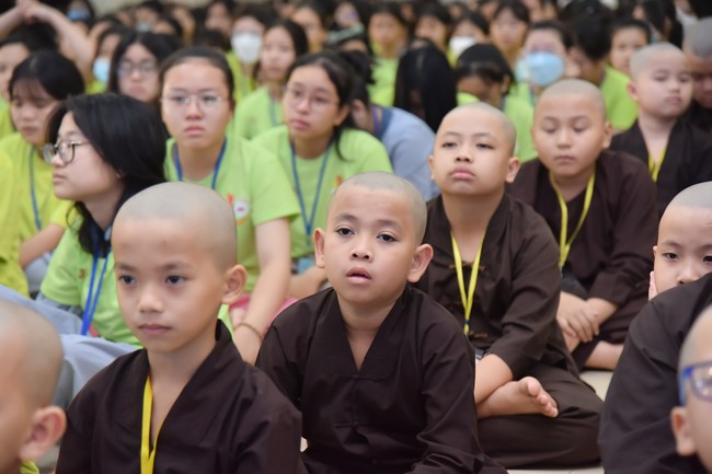 The second day of Temporary ordination retreat for Children in Summer