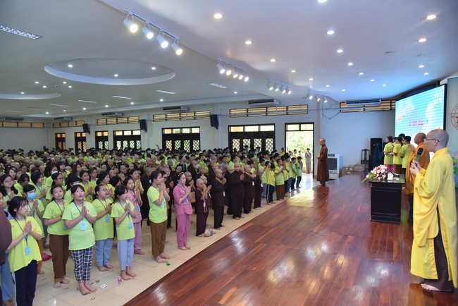 The second day of Temporary ordination retreat for Children in Summer