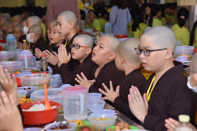 The second day of Temporary ordination retreat for Children in Summer