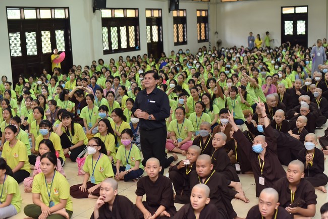 The second day of Temporary ordination retreat for Children in Summer